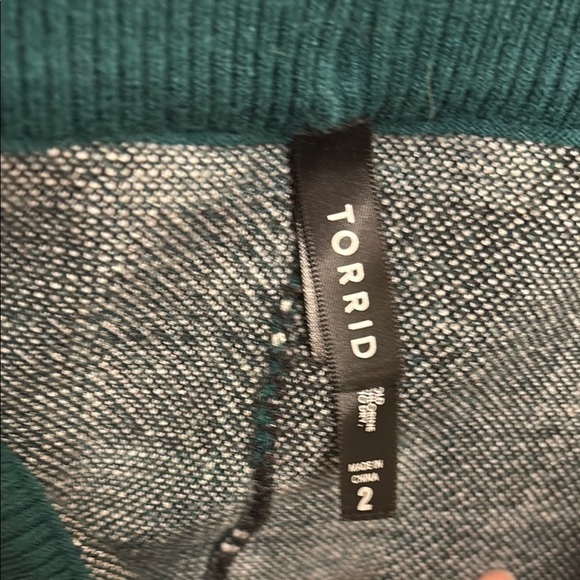 Women's Knitted Plaid Leggings in Teal and Black - Picture 3 of 6